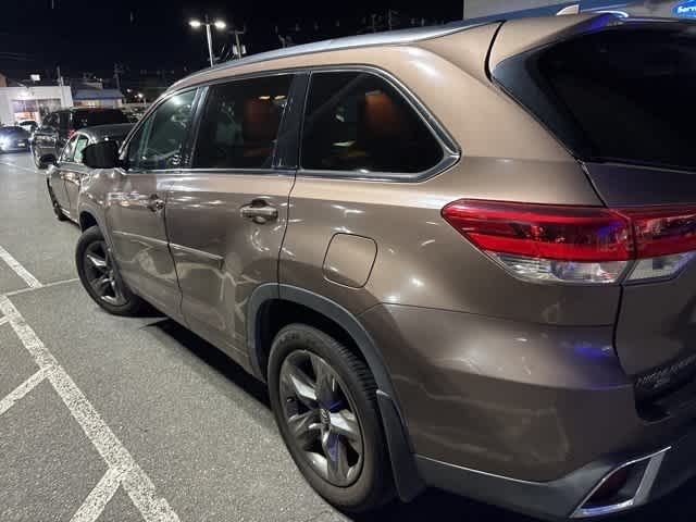 Thumbnail: 2017 Toyota Highlander - 7