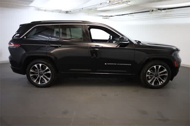2022 Jeep Grand Cherokee Overland 9