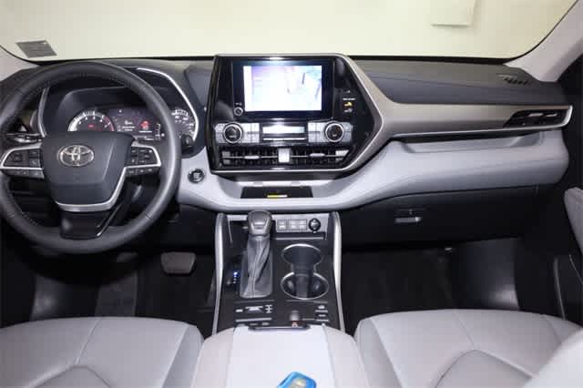 Thumbnail: 2023 Toyota Highlander - 17