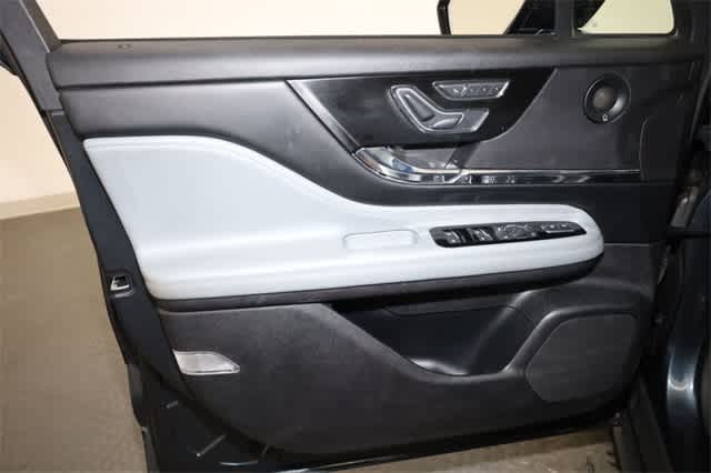 Thumbnail: 2020 Lincoln Corsair - 13