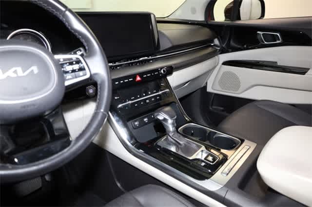 Thumbnail: 2022 Kia Carnival - 24