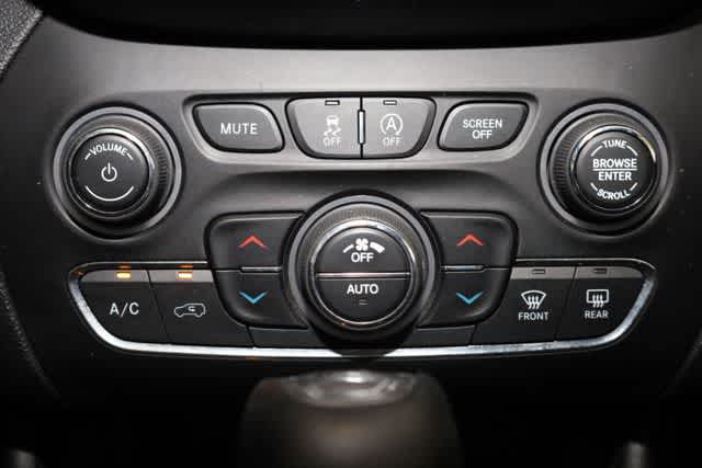 Thumbnail: 2020 Jeep Cherokee - 28