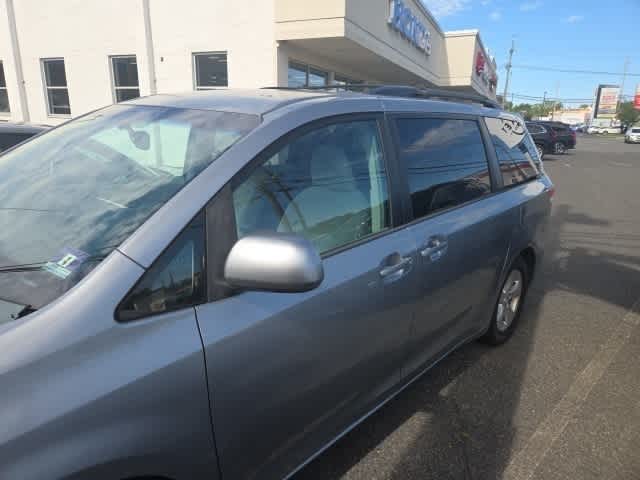 Thumbnail: 2013 Toyota Sienna - 3