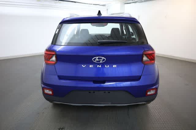 Thumbnail: 2022 Hyundai Venue - 6