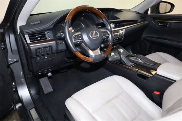 Thumbnail: 2016 Lexus ES - 14