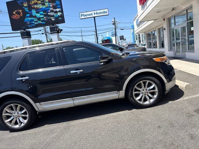 Thumbnail: 2013 Ford Explorer - 17