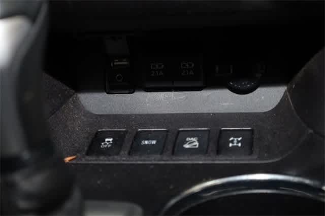 Thumbnail: 2019 Toyota Highlander - 32