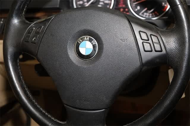 Thumbnail: 2011 BMW 3 Series - 32