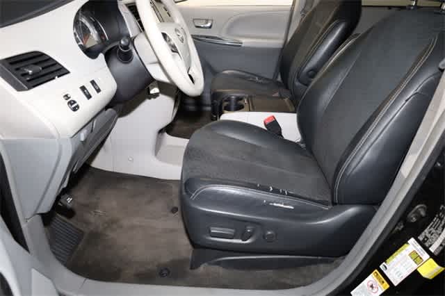 Thumbnail: 2014 Toyota Sienna - 15