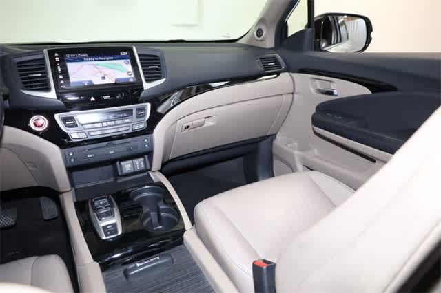 Thumbnail: 2017 Honda Pilot - 18