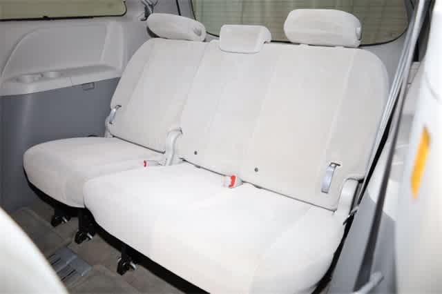 Thumbnail: 2013 Toyota Sienna - 19