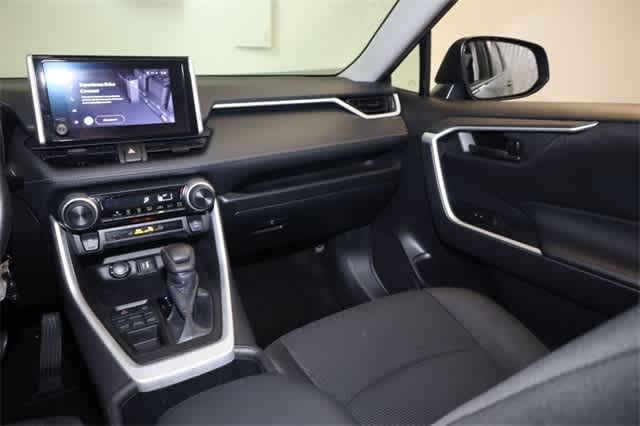 2023 Toyota RAV4 LE 18