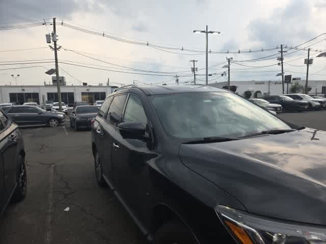 Thumbnail: 2019 Nissan Pathfinder - 17
