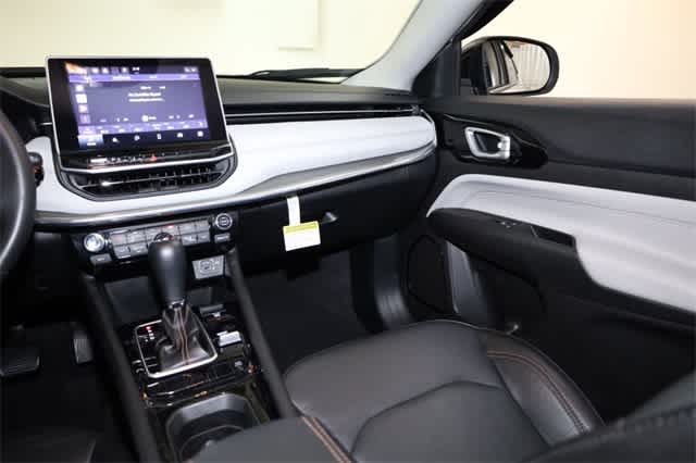 Thumbnail: 2022 Jeep Compass - 18