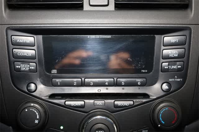 Thumbnail: 2004 Honda Accord - 27
