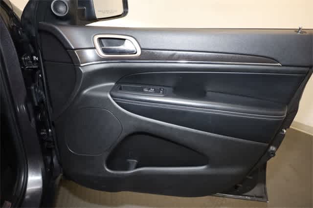 Thumbnail: 2017 Jeep Grand Cherokee - 22