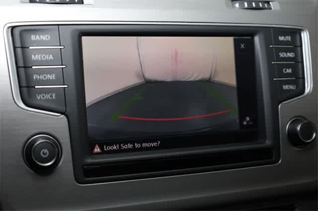 Thumbnail: 2016 Volkswagen Golf - 24