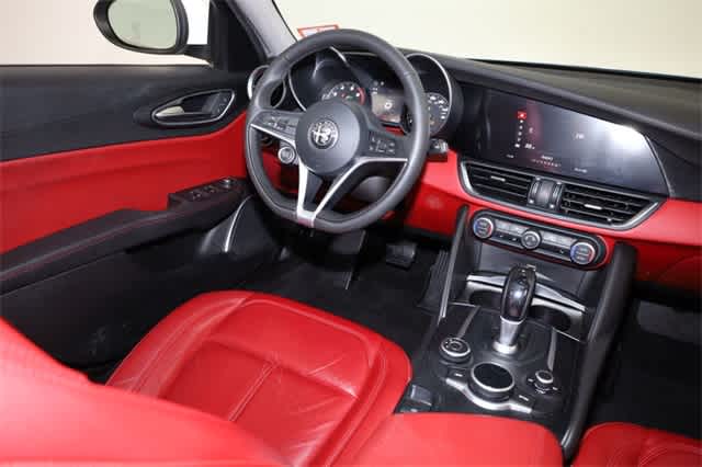 Thumbnail: 2019 Alfa Romeo Giulia - 16