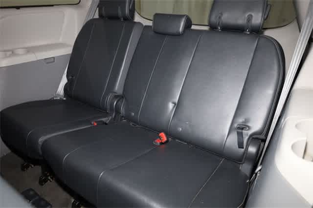 Thumbnail: 2014 Toyota Sienna - 22