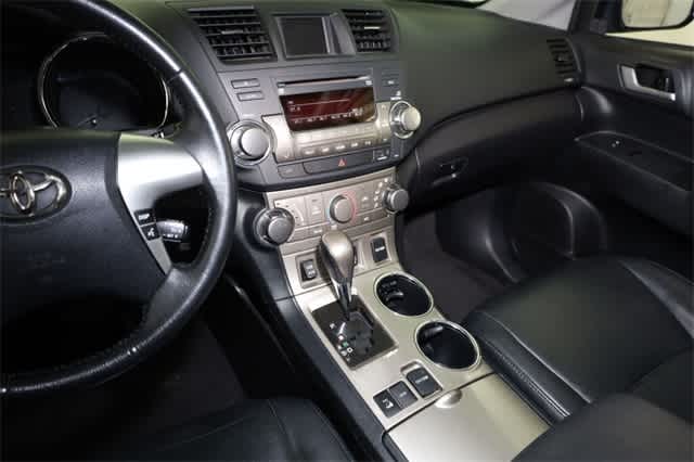 2012 Toyota Highlander SE 23