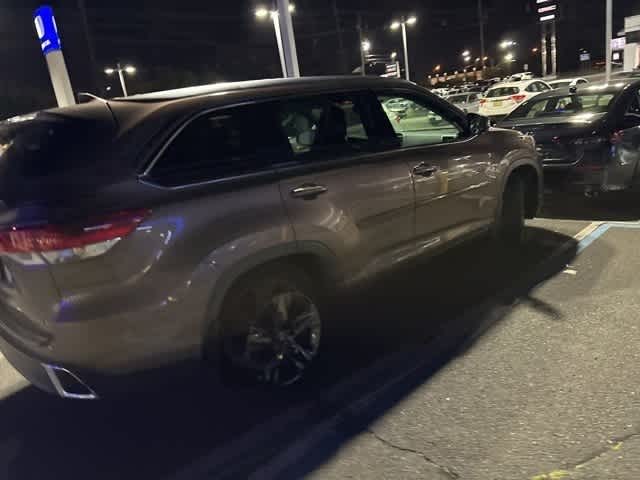 Thumbnail: 2017 Toyota Highlander - 11