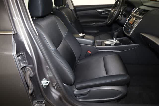 Thumbnail: 2017 Nissan Altima - 34