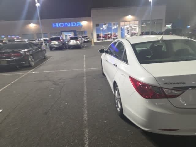 Thumbnail: 2011 Hyundai Sonata - 9