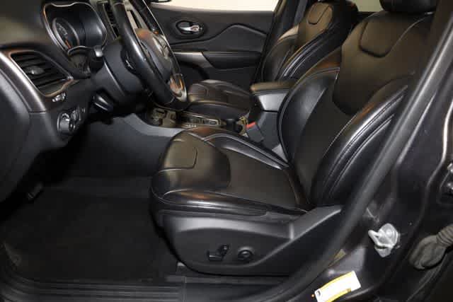 Thumbnail: 2019 Jeep Cherokee - 15
