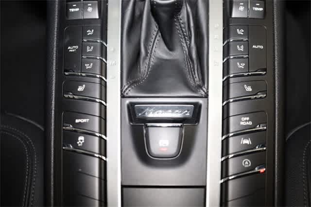 Thumbnail: 2017 Porsche Macan - 35