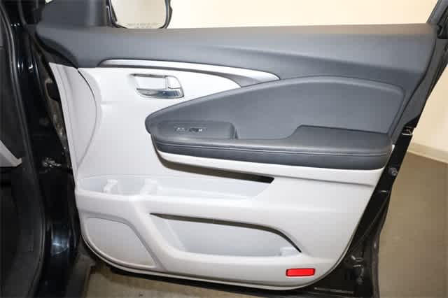 Thumbnail: 2016 Honda Pilot - 23