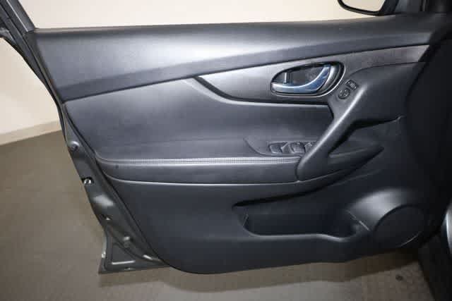 Thumbnail: 2018 Nissan Rogue - 14