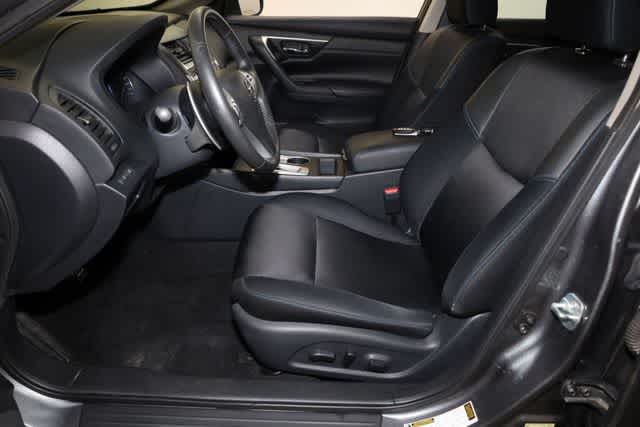 Thumbnail: 2017 Nissan Altima - 15