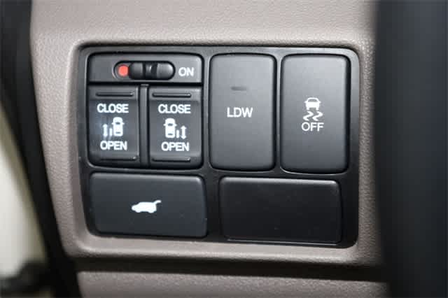 Thumbnail: 2016 Honda Odyssey - 27