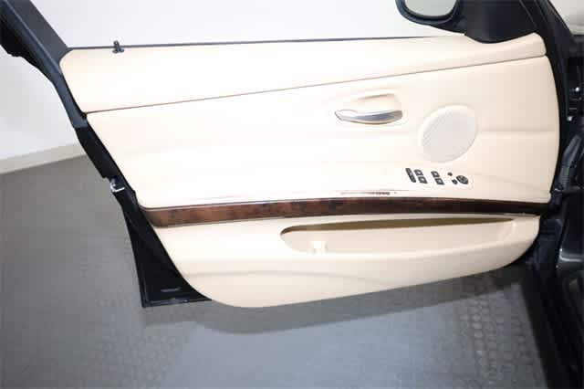 Thumbnail: 2011 BMW 3 Series - 13