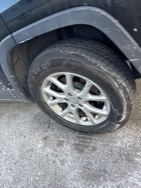 Thumbnail: 2015 Jeep Cherokee - 30