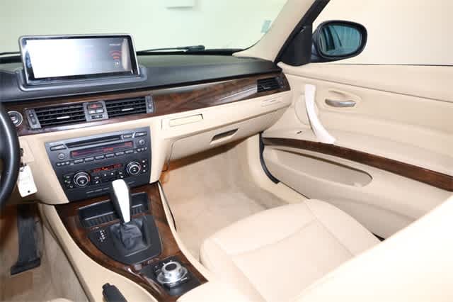 Thumbnail: 2011 BMW 3 Series - 18