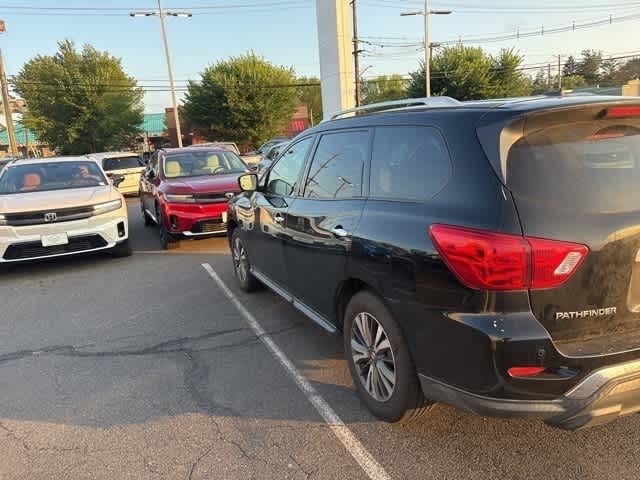 Thumbnail: 2017 Nissan Pathfinder - 10