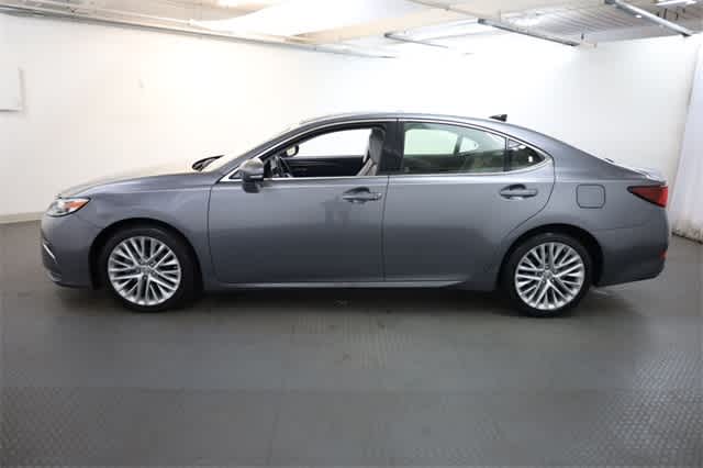 Thumbnail: 2016 Lexus ES - 3