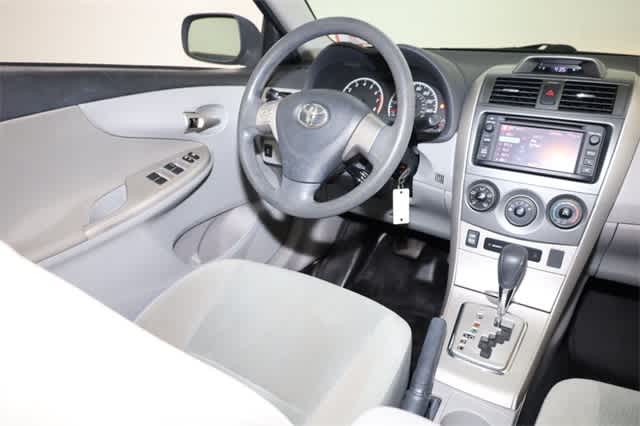 Thumbnail: 2013 Toyota Corolla - 16