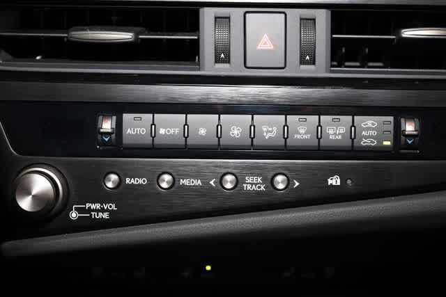 Thumbnail: 2022 Lexus ES - 30