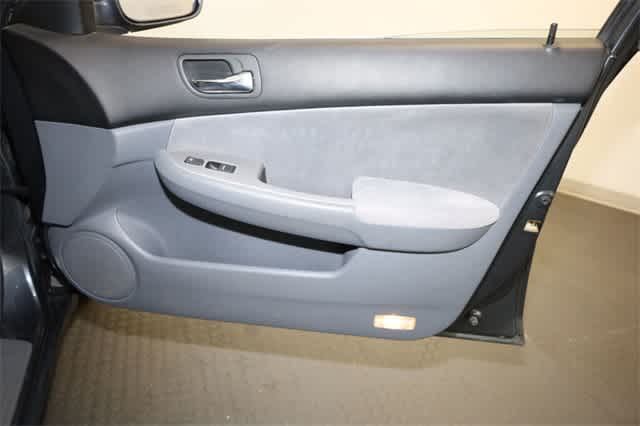 Thumbnail: 2004 Honda Accord - 22