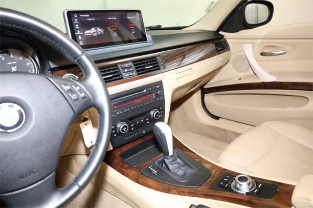 Thumbnail: 2011 BMW 3 Series - 23