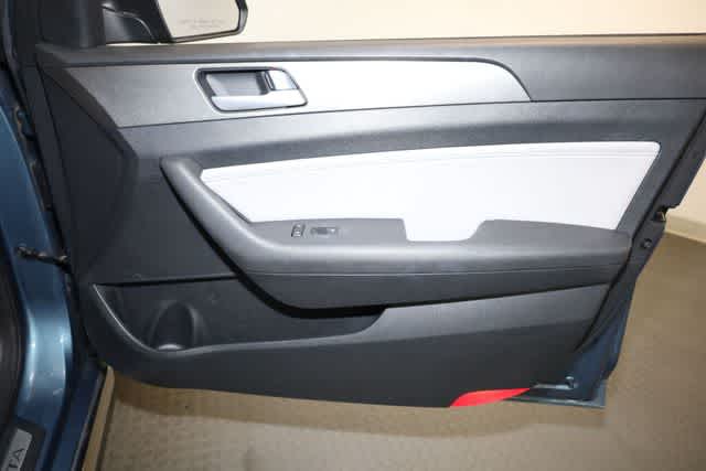 Thumbnail: 2015 Hyundai Sonata - 31