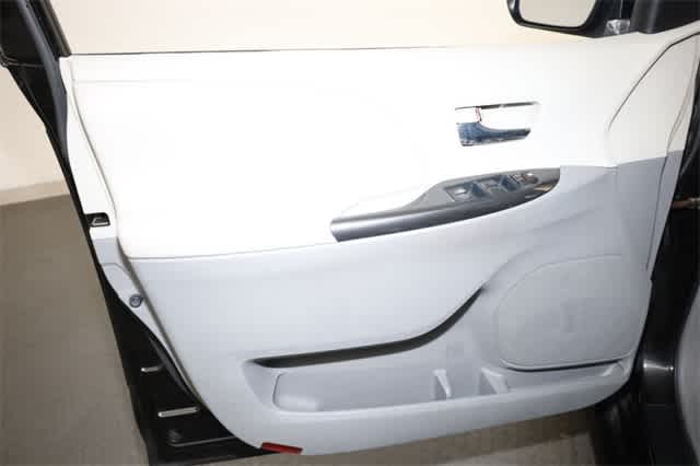 Thumbnail: 2014 Toyota Sienna - 13