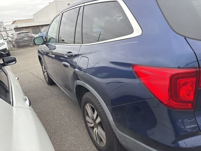 Thumbnail: 2017 Honda Pilot - 16