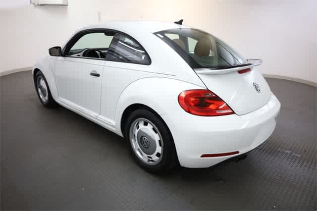 Thumbnail: 2015 Volkswagen Beetle - 4