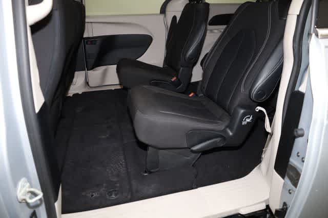 Thumbnail: 2022 Chrysler Voyager - 21