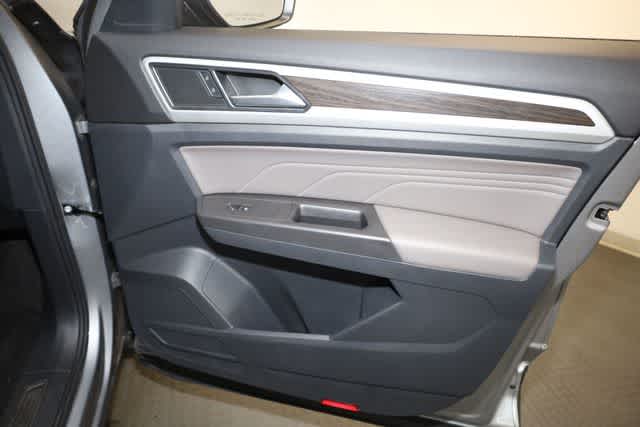 Thumbnail: 2022 Volkswagen Atlas - 33