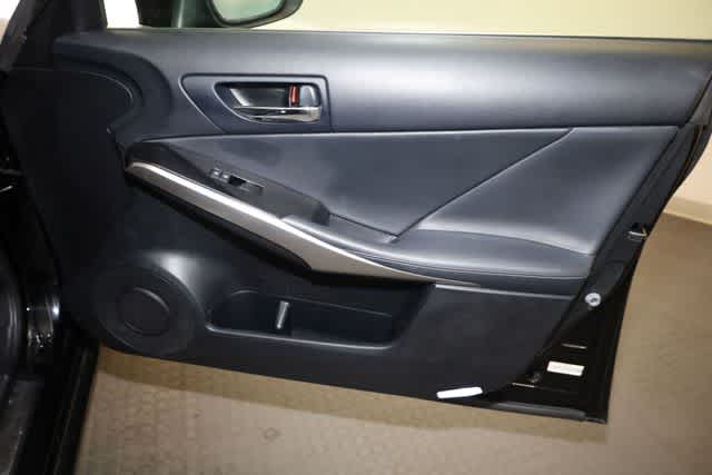 Thumbnail: 2014 Lexus IS - 39