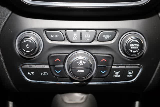 Thumbnail: 2021 Jeep Cherokee - 27